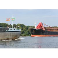 5659 Schiffbug von zwei Frachtschiffen auf der Elbe | 
